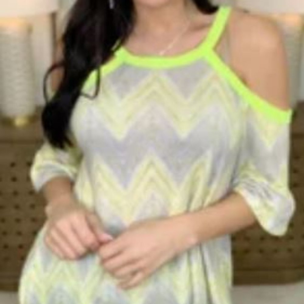 NWOT White Birch Cold Shoulder Top (Gray & Yellow) Size Small